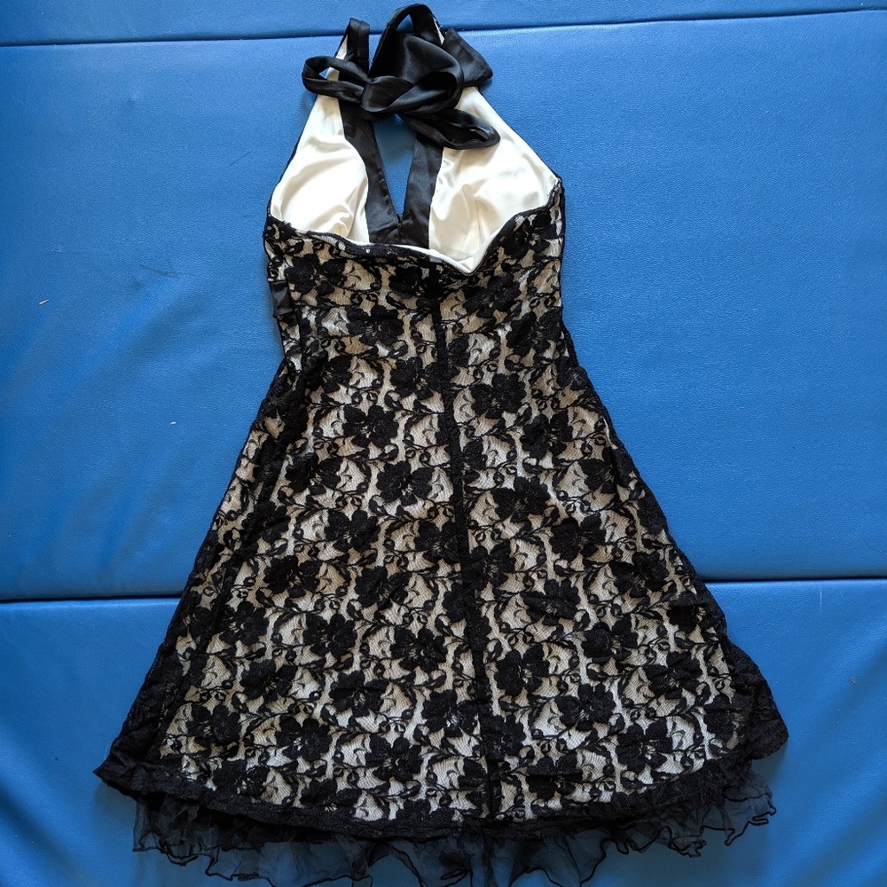 Beautiful black lace dress - Picture 2 of 3
